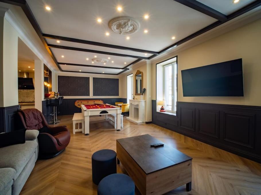 Mega Jeanne D'Arc Billard Baby Foot Logements Insolites Nancy Buitenkant foto